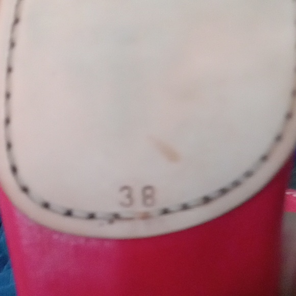 GIORGIO ARMANI SOFT RED SHOE (SZE38) - Picture 5 of 7